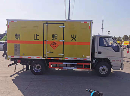 大茂镇爆破器材运输车工人安全操作规范与智能技术保障
